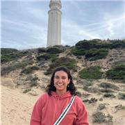 Profesora de primaria apta a todos los niveles especialista en materias de ciencias.